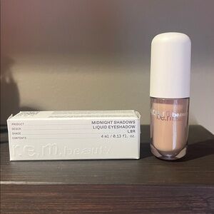 r.e.m. beauty Midnight Shadows Liquid Eyeshadow shade L8R